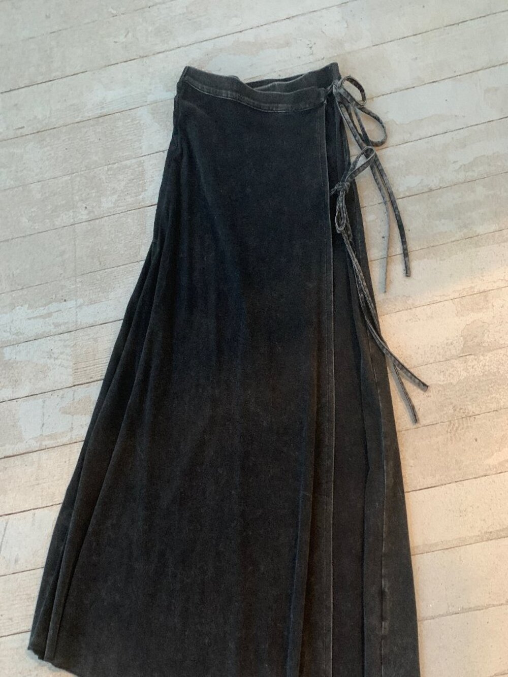 Denim Stonewash Black Wrap Skirt (petit clair) size XS
